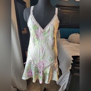 Vintage Oscar De La Renta 90s nightgown